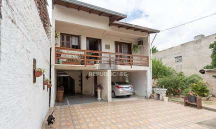 Casa para Venda - 161m², 3 dormitórios, 3 vagas - Nonoai