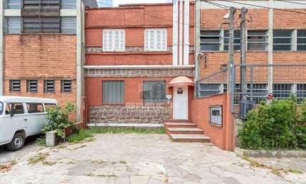 Casa para Venda - 232m², 3 dormitórios, 2 vagas - Navegantes
