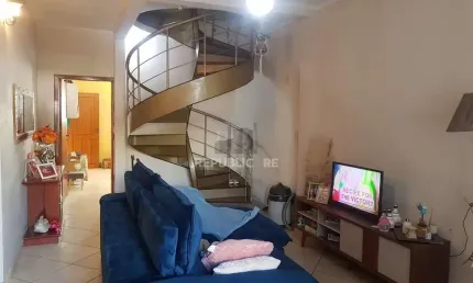 Casa para Venda - 300m², 4 dormitórios, sendo 1 suites, 2 vagas - Glória