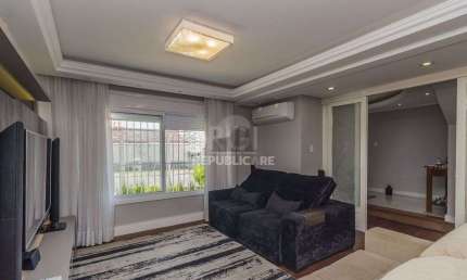 Casa à venda - 230m², 4 quartos, sendo 2 suítes, churrasqueira,  piscina e 03 va
