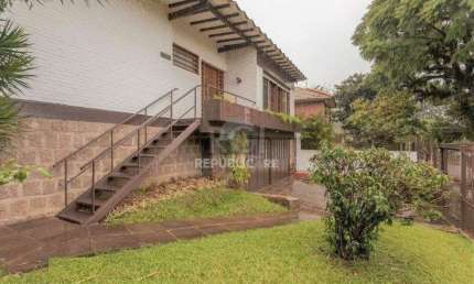 Casa para Venda - 327m², 4 dormitórios, sendo 1 suites, 3 vagas - Chácara das Pe