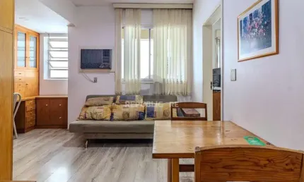 APARTAMENTO DE 50m², MOBILIADO, 1 DORMITÓRIO , 1 VAGA - CENTRO HISTÓRICO