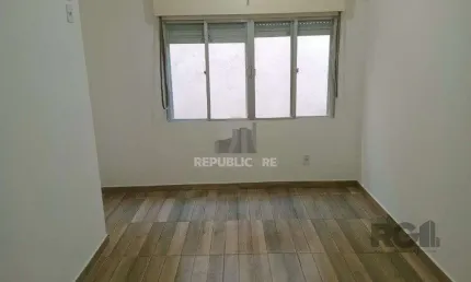Apartamento no Petrópolis de 1 dormitório desocupado