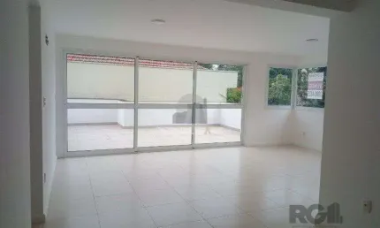 Apartamento garden com 2 suítes, lavado, área de serviço. um pátio enorme muito