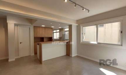Apartamento semi mobiliado, 67m², 2 dormitórios, 1 vaga no bairro Petrópolis