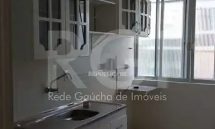 Apartamento 2 quartos, 2 vagas garagem, semi-mobilado na praia de belas!