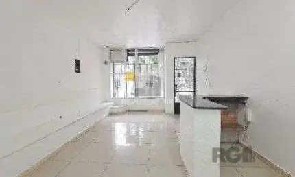 Loja Comercial na Rua Duque de Caxias - Centro Histórico, com 130,00m² privativo