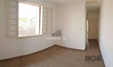 VENDA APARTAMENTO 2 DORMITÓRIOS, MENINO DEUS, REFORMADO,  BAIXA TAXA CONDOMINIAL