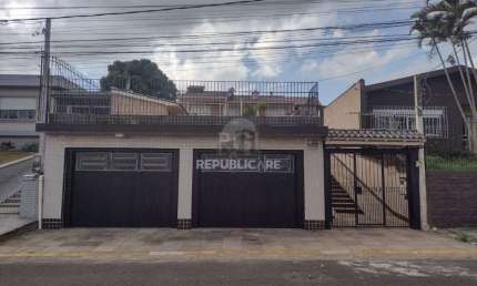 Casa sobrado mobiliado, 4 dormitórios, 1 suíte, 4 vagas de garagem, Bairro Bom P