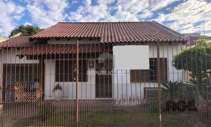Casa 3 dormitórios,  7 vagas de garagem, Bairro Parque Brasília