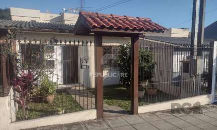 Casa 2 dormitórios, 1 vaga, Bairro Vila Cachoeirinha
