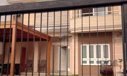 Casa sobrado semi mobiliado, 3 dormitórios, 1 suíte master, vagas de garagem, Ba