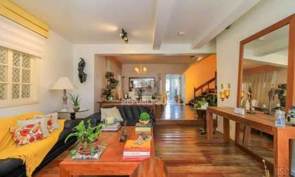 casa Living para 3 ambientes com lavabo, cozinha com pia e armários planejados