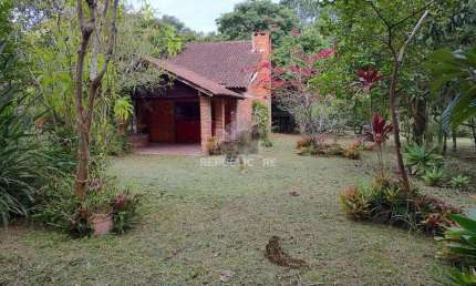 Sito à venda no Lami, com casa com quartos, 1 banheiro e piscina