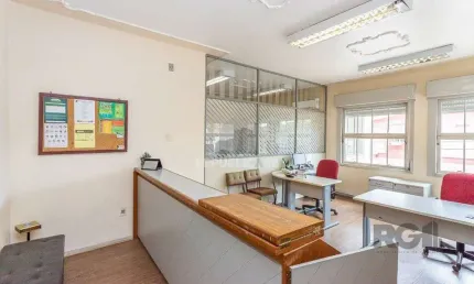 Casa  4 dormitórios, sendo 1 suíte no bairro menino deus em porto alegre