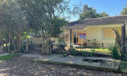 Casa 6 dormitórios à venda Ponta Grossa Porto Alegre/RS