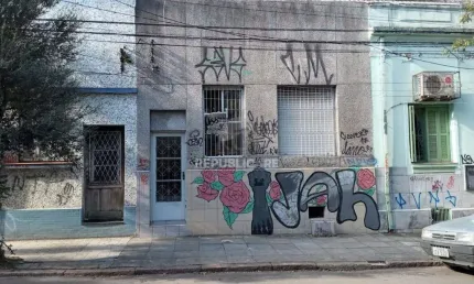 Casa para Venda - 70m², 2 dormitórios, Cidade Baixa