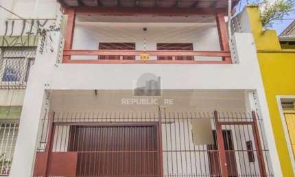 Casa para Venda - 440m², 3 dormitórios, sendo 2 suites, 2 vagas - Cidade Baixa