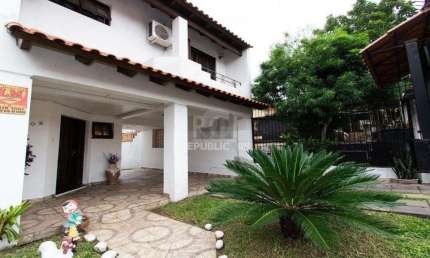 Casa para Venda - 238m², 3 dormitórios, sendo 1 suites, 3 vagas - Camaquã