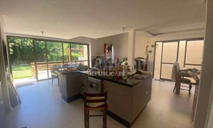 Casa Condominio para Venda - 300m², 3 dormitórios, sendo 3 suites, 4 vagas - Ter