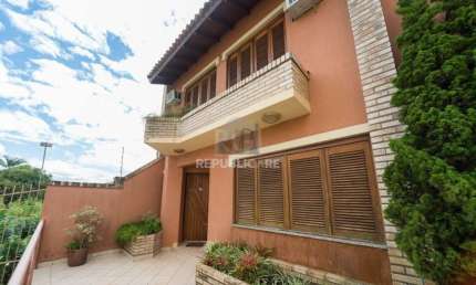 Casa Condominio para Venda - 240m², 3 dormitórios, sendo 1 suites, 3 vagas - Tri