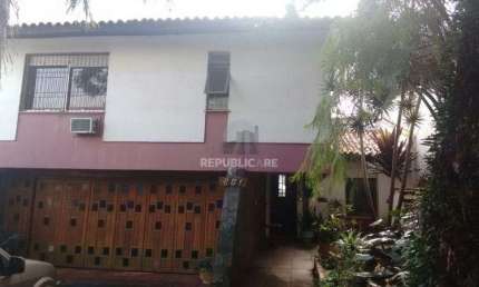 Casa para Venda - 320m², 3 dormitórios, sendo 1 suites, 4 vagas - Cristal