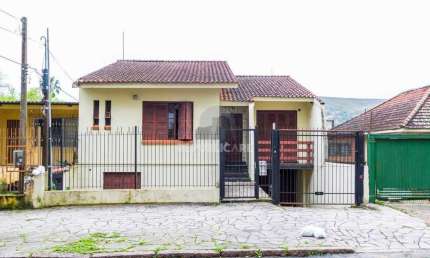 Casa para Venda - 150m², 4 dormitórios, sendo 1 suites, 5 vagas - Teresópolis
