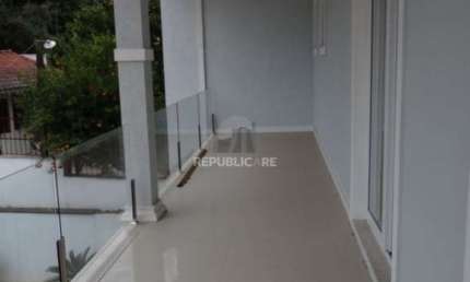 Casa para Venda - 305m², 3 dormitórios, sendo 3 suites, 4 vagas - Nonoai