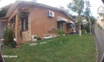 Ótima casa 3 dormitórios sendo 1 suíte e Salão de Festas