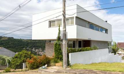 Luxuosa Casa em Condomínio de Alto Padrão com vista para Guaiba