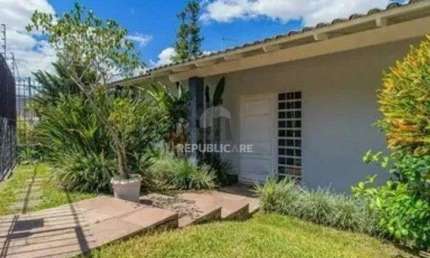 Casa com 3 quartos à venda na Rua Carlos Huber, 91, Três Figueiras, Porto Alegre