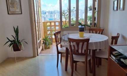 Apartamento de 2 quartos e 1 vaga de garagem no bairro Santo Antônio em POA/RS