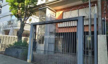 Casa com 3 quartos à venda na Avenida Pirapó, 125, Petrópolis, Porto Alegre