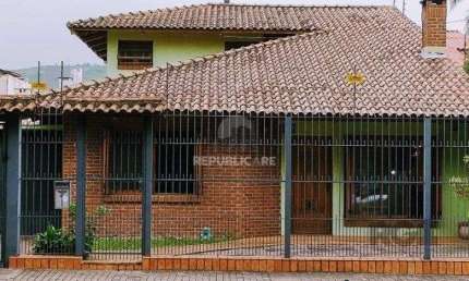 Casa de 3 dormitórios e 2 suítes no Bairro Partenon
