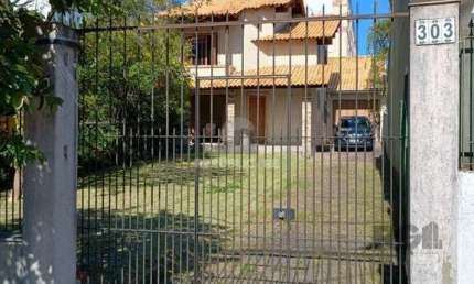 Casa sobrado 3 dormitórios, 1 suíte, vaga de garagem, Bairro Imbuí