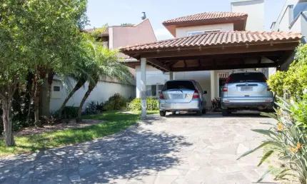 Casa em condomínio fechado com 3 quartos à venda na Avenida Juca Batista, 8000, Belém Novo, Porto Alegre
