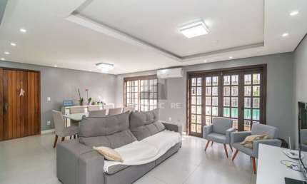 Casa 03 dormit (suíte e closet) e 4 vagas, na Vila Ipiranga, em Porto Alegre, RS