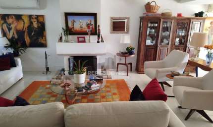 Venda casa em condomínio semi-novo com 330 metros quadrados privativos, 3 suítes