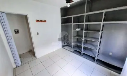 Apartamento à venda na rua doutor barcelos, no bairro tristeza em porto alegre.