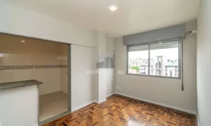 Apartamento 2 dormitorios, no Menino Deus reformado