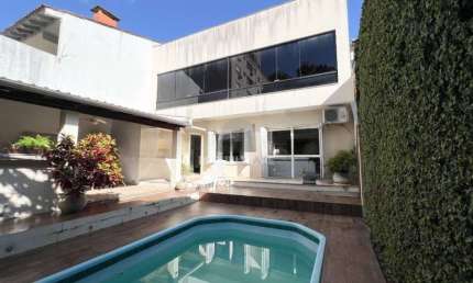 Casa com 3 quartos, 3 suítes á 700m do Iguatemi bairro Passo da Areia!