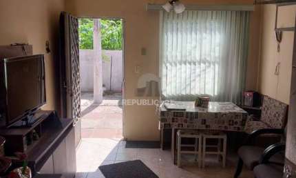 Casa em Condomínio de 2 dormitórios e vaga na Glória