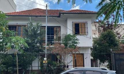Casa de 4 dormitórios no bairro Santo Antônio, Porto Alegre