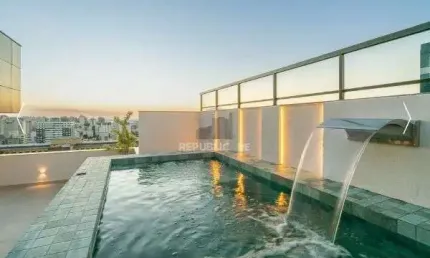 Vende-se luxuosa cobertura com 270m²- 3 suítes, 3 vagas e piscina no Auxiliadora