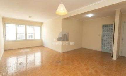 Vende-se apartamento com 3 quartos, 1 suíte, 2 vagas e 116m² - Moinhos de Vento