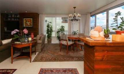 Vende-se amplo apartamento de 195m², 3 Suítes, 3 Vagas, localizado no bairro Bel