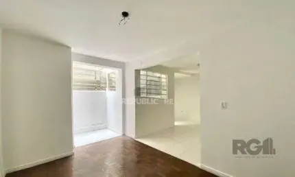 Apartamento no praia de belas de 2 dormitórios desocupado