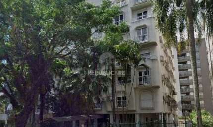 Excelente apartamento de 148m² com 3 dormitórios sendo 1 suíte e 2 vagas.