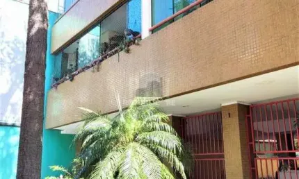 Apartamento 2 dormitórios semimobiliado, living 2 ambientes com lareira, cozinha
