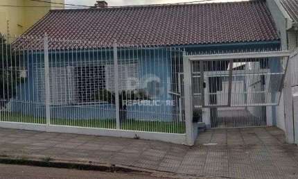 Casa para Venda - 249.86m², 3 dormitórios, sendo 1 suites, 4 vagas - Medianeira